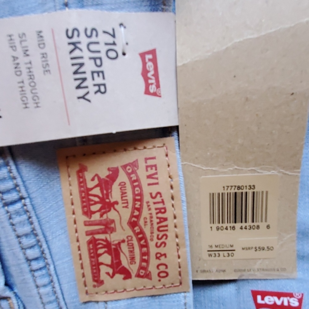 Levi's - Picture 3 of 3